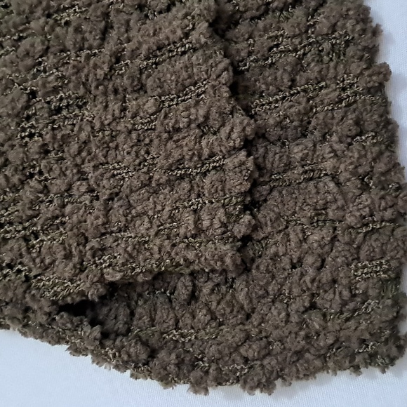 Mod Lusive Women's Size Medium High Low Hem 3/4  Sleeve Sweater with Skull Motif - Picture 5 of 8